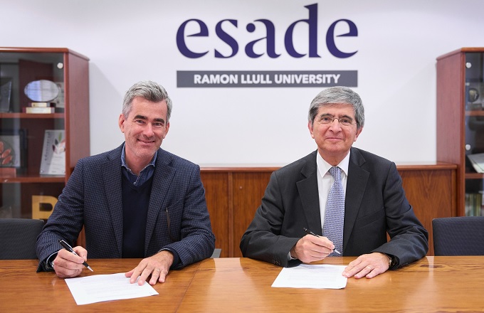 Lorenzo Fiorani (izda.), director general de Amplifon en España, y Xavier Mendoza, director general de Esade