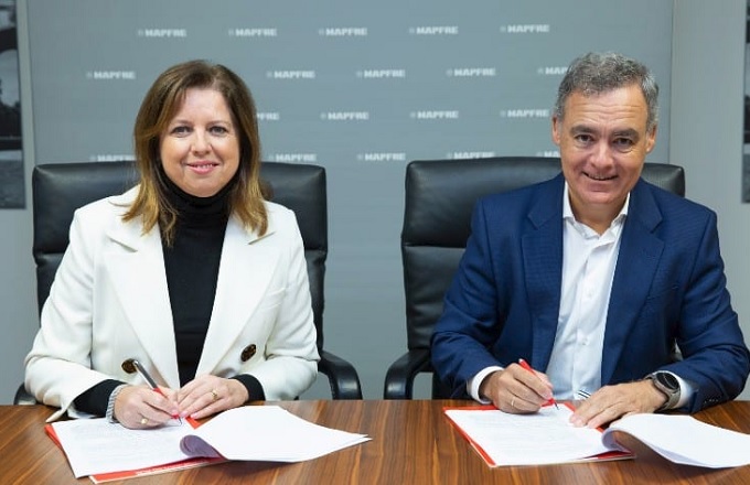 Elena Sanz, directora general de personas y organización de Mapfre, y Javier Rodríguez Zapatero, presidente de ISDI