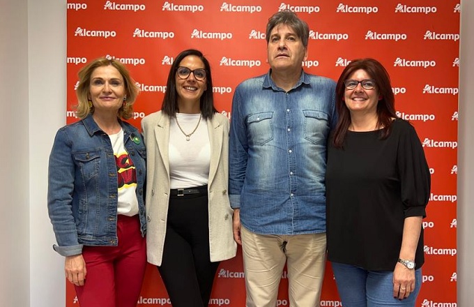 De izquierda a derecha: Charo Torres, (Fetico), Patricia González, directora de RRHH de Alcampo, Celestino Criado (UGT) y Beatriz Vila (CCOO)