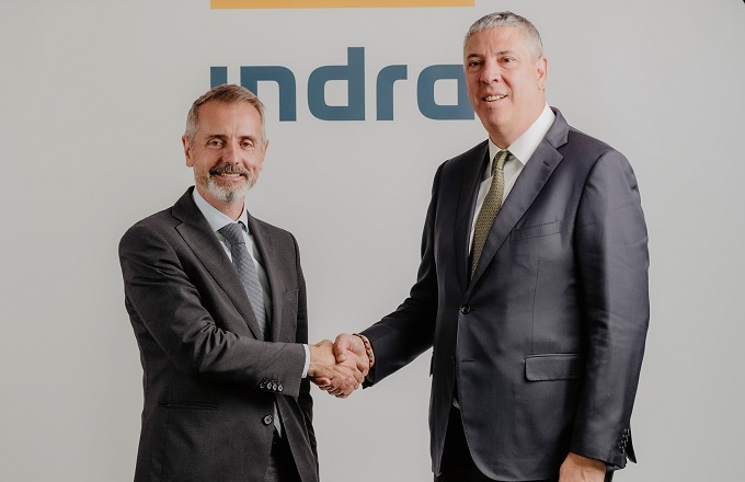 Marc Murtra (izda.), presidente de Indra, y José Vicente de los Mozos, nuevo consejero delegado