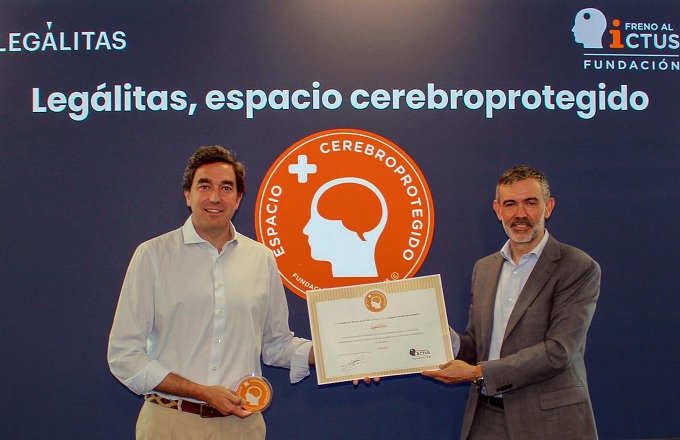 Juan Pardo, director General en Legálitas, y Julio Agredano, presidente de la Fundación Freno al Ictus