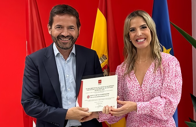 Luisa Montesinos, secretaria general del IRSST, y Norberto Afonso, coordinador territorial de prevención de Asepeyo