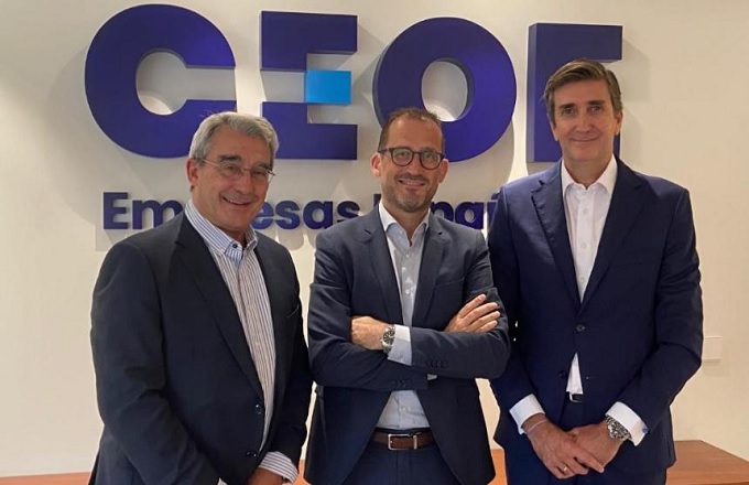 De izquierda a derecha, Juan José Muñoz, vicepresidente de AESPLA, Antonio Díaz, presidente de AESPLA, y Javier Calderón, director de empresas y organizaciones de la CEOE