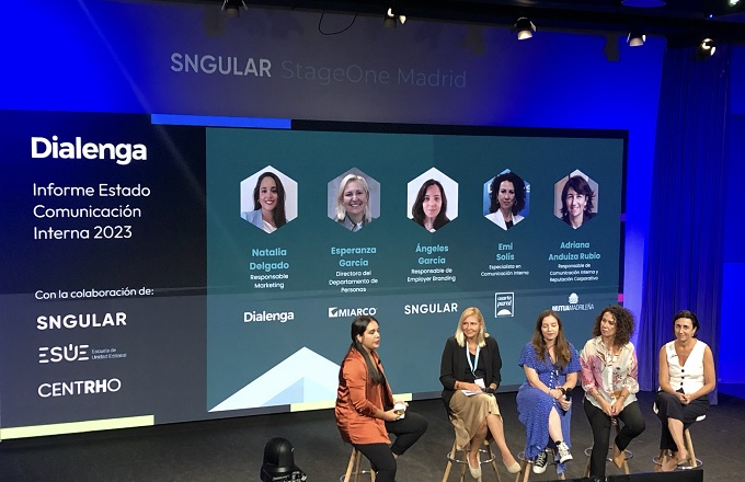 De izquierda a derecha: Natalia Delgado, directora de Marketing de Dialenga, Esperanza García, directora del departamento de Personas de Miarco, Ángeles García, responsable de Employer Branding de SNGULAR, Emi Solís, asesora en comunicación interna y directora de Cuarta Pared Comunicación, y Adriana Anduiza, responsable de comunicación interna de Mutua Madrileña