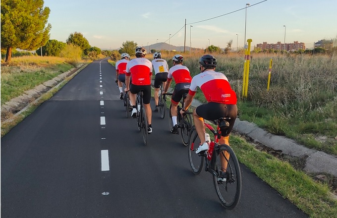 Trabajadores de Johnson & Johnson en Europa recorren 128.000 km en bicicleta para recaudar fondos para UNICEF