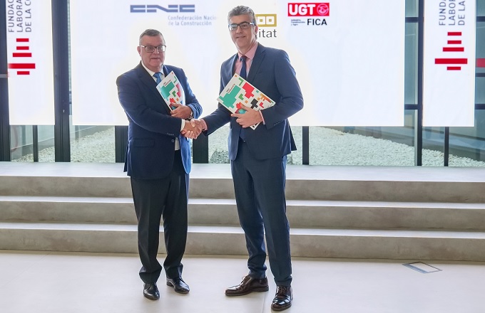 José Luis Martínez Donoso, director general de Fundación ONCE y vicepresidente de Inserta Empleo, y Julio Gil Iglesias, director general de la Fundación Laboral de la Construcción