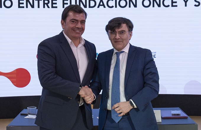 Agustín Escobar, presidente y CEO de Siemens España, y Alberto Durán, vicepresidente ejecutivo de la Fundación ONCE
