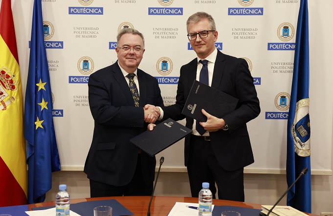Guillermo Cisneros, rector de la UPM, e Iñaki Rodríguez, jefe corporativo de Recursos Humanos de CAF