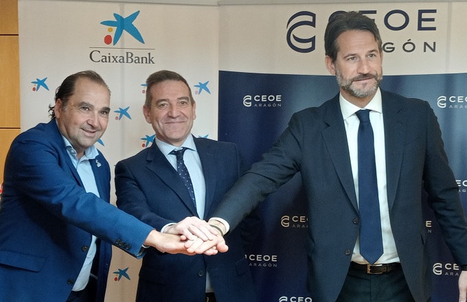 Jesús Arnau, de CEOE Aragón, Luis Mallada, del Gobierno de Aragón, y Carlos Sánchez, de CaixaBank