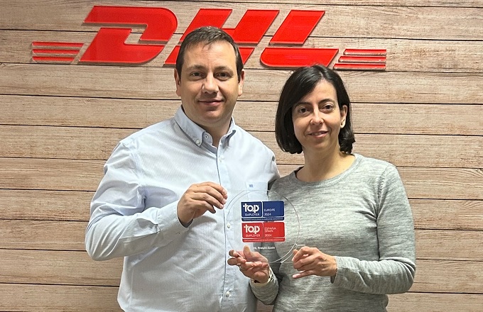 Rubén Gavela, director general de DHL Freight Iberia, e Isabel Días, directora de Recursos Humanos