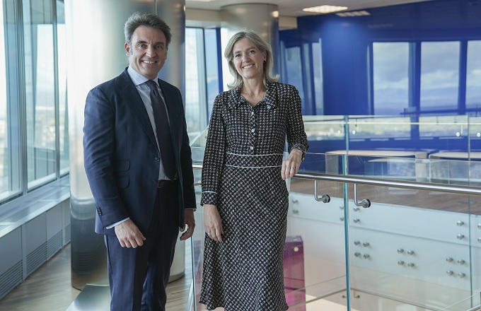 Victoria Plantalamor, presidenta de Adefam, y Miguel Ángel Faura, socio responsable de empresa familiar de KPMG en España