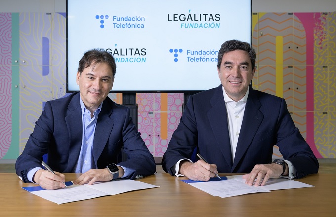 Luis Prendes (izda.), director general de Fundación Telefónica, y Juan Pardo Calvo, vocal de Fundación Legálitas