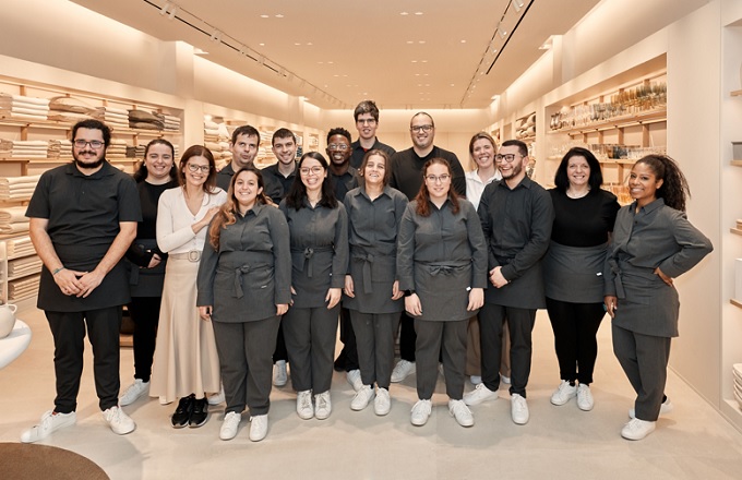 Equipo de la primera tienda for&from de Portugal