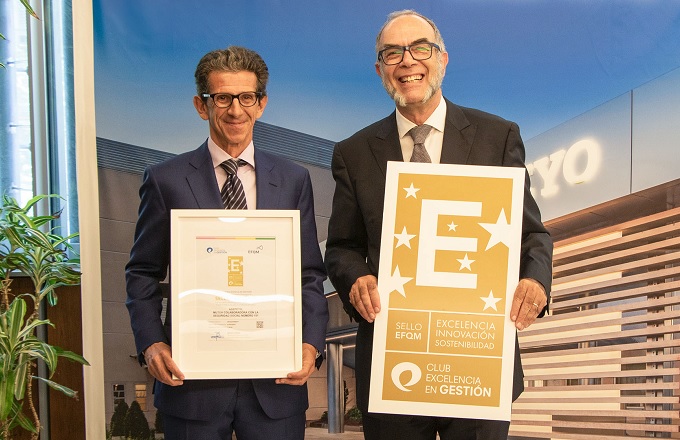 Carles Puigbó (izda.), director de Calidad de Asepeyo, y Miquel Romero, director de servicios del Club Excelencia en Gestión