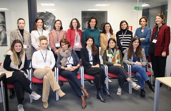 Banco Santander y Fundación Integra lanzan la octava edición de ‘De Mujer a Mujer’
