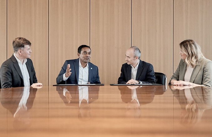 De izquierda a derecha: Javier Losada, director de sostenibilidad de Inditex, M. Sanjayan, CEO de Conservation International, Óscar García Maceiras, consejero delegado de Inditex, y Katie Russel, directora de marca y alianzas de Conservation International