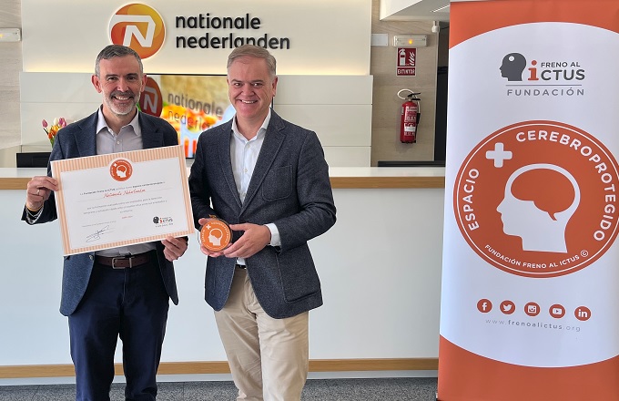 Julio Agredano (izda.), presidente de la Fundación Freno al Ictus, y Carlos González Perandones, CEO de Nationale-Nederlanden