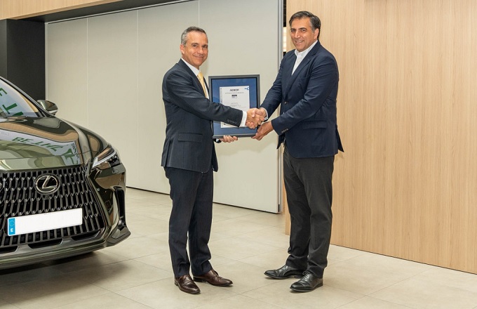 Miguel Carsi, presidente y CEO de Toyota España, y Rafael García Meiro, CEO de Aenor