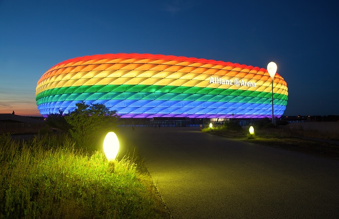 Allianz Seguros firma un acuerdo pionero por la igualdad de las personas LGTBIQ+