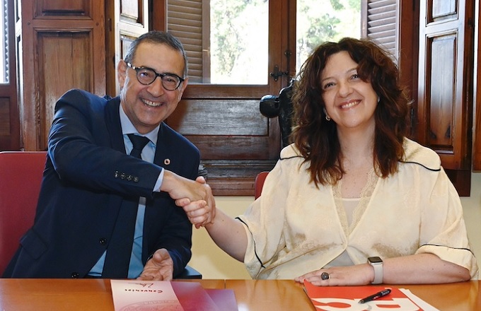 Pepa Jiménez, presidenta de Dirección Humana, y José Luján, rector de la Universidad de Murcia, durante la firma del acuerdo de creación de la Escuela de Práctica Profesional de Recursos Humanos