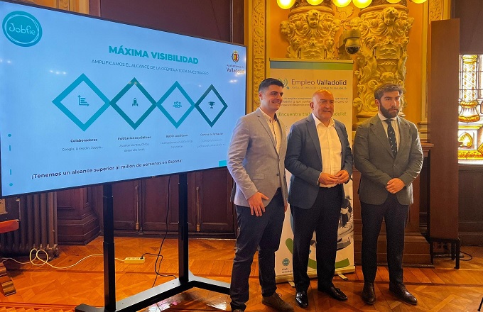Desde la izquierda: Alejandro Pedrosa, CEO de Jobfie, Jesús Julio Carnero, alcalde de Valladolid, y Francisco de Paula Blanco, concejal de hacienda, personal y modernización administrativa, durante la presentación de Empleo Valladolid