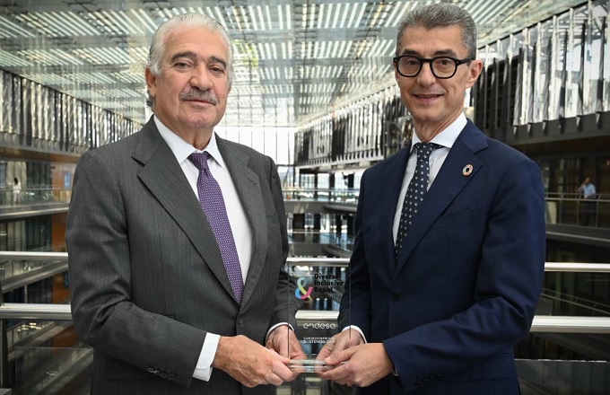 José Bogas (izda.), consejero delegado de Endesa, y Carles Navarro, presidente del Club de Excelencia en Sostenibilidad
