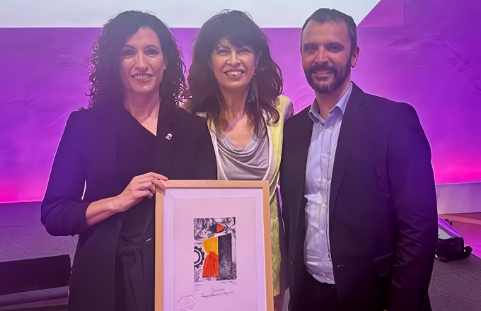 Mónica Herrero, directora de people de Inetum en Iberia Latam, Ana Redondo, ministra de igualdad, y Bruno da Sola, director global de people de Inetum, en el acto de entrega de los DIE.