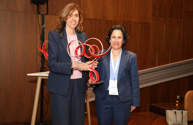 Silvia Ramis, directora general de InfoJobs, y Asunción Gómez-Pérez, vicerrectora de investigación, innovación y doctora de la Universidad Politécnica de Madrid y Académica electa de la Real Academia Española