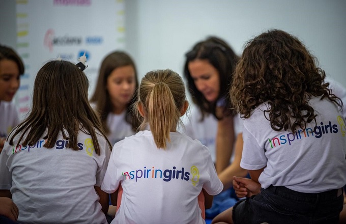Deutsche Bank colabora con Inspiring Girls para visibilizar referentes femeninos en el sector bancario