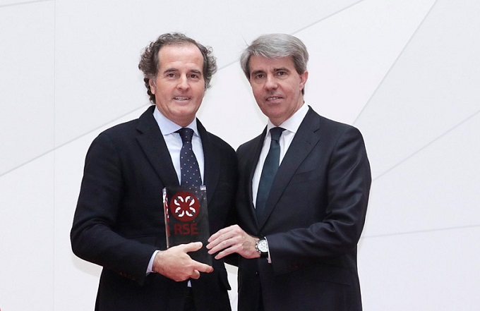 Rafael González-Palenzuela (izda.), director de RRHH de Mutua Madrileña, y Ángel Garrido, presidente de la Comunidad de Madrid
