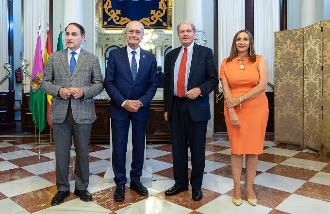 Javier González de Lara, presidente de la Confederación de Empresarios de Málaga, Francisco de la Torre, alcalde de Málaga, Francisco Velil, vicepresidente de la Fundación Bertelsmann, y Paloma Moreno, vicepresidenta de la Cámara de Comercio de Málaga 