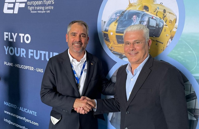 Luis Miñano, director general de European Flyers, y Toni Gimeno, director general de Air Europa Express