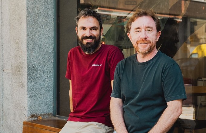 Jordi Romero, CEO de Factorial, y Sacha Michaud, cofundador de Glovo