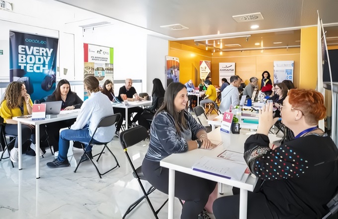 Labora propició más de 2.300 entrevistas de trabajo en sus foros de empleo del primer semestre