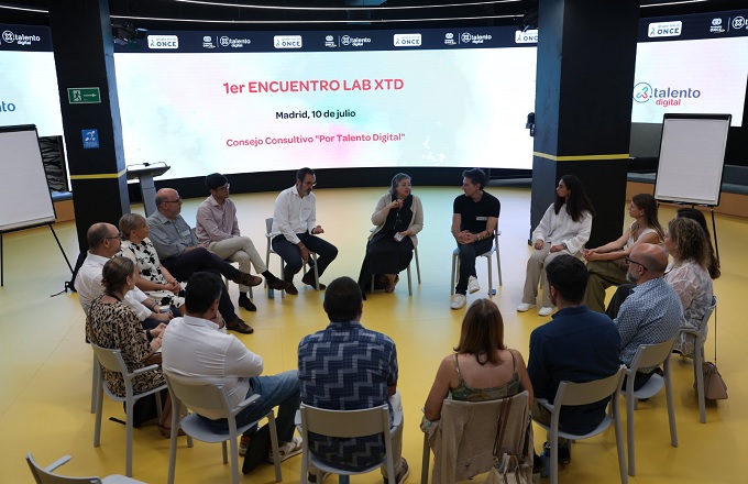 Representantes de empresas tecnológicas aprenden a trabajar con personas con discapacidad