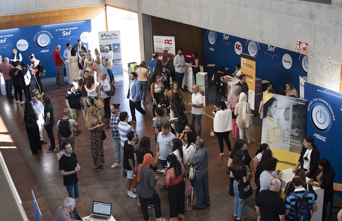 Asistentes a la feria de empleo del SEF en 2023