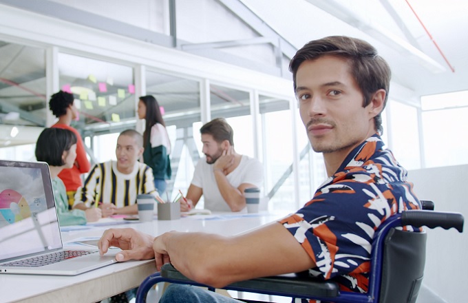 Ayuntamiento de Barcelona y Fundación ONCE impulsan las competencias digitales de personas con discapacidad