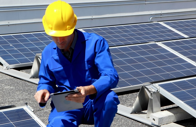 Campaña en Galicia para prevenir caídas en altura por la instalación de paneles solares