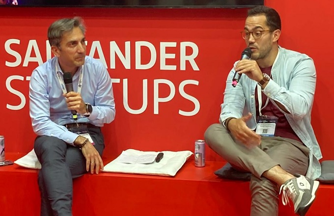 Alberto Fernández (izda.), director de nuevas fuentes de ingresos y alianzas de Banco Santander, y Marcel Queralt, vicepresidente de alianzas estratégicas y desarrollo corporativo de Factorial