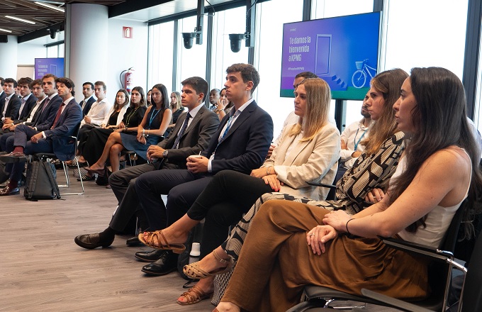 Sesión de bienvenida de KPMG a los nuevos profesionales