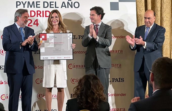 Inge Kormelink, CEO de Tambre y presidenta de su fundación, durante la entrega del premio.