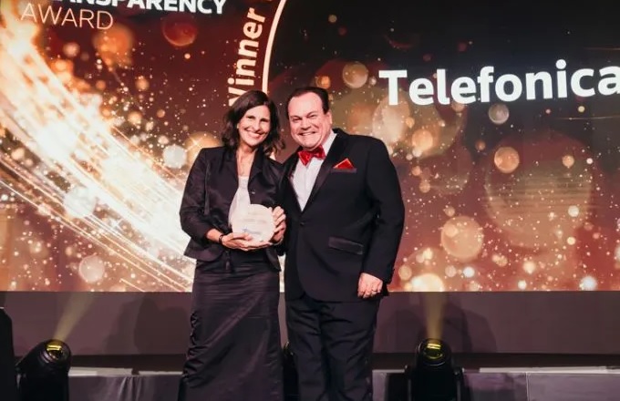 Elena Valderrábano, directora global de sostenibilidad de Telefónica, en la entrega del premio