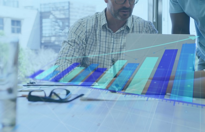 Profesional en una empresa planificando estrategia