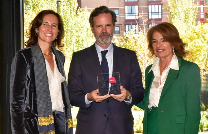 Ana Muñoz de Dios, directa general de la Fundación Integra, Juan Ignacio Entrecanales, vicepresidente ejecutivo de Acciona, y Ana Botella, presidenta ejecutiva de la Fundación Integra
