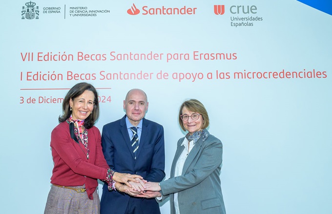 Ana Botín, presidenta de Banco Santander y Universia, Eva Alcón, presidenta de CRUE, y Francisco García, secretario general de Universidades