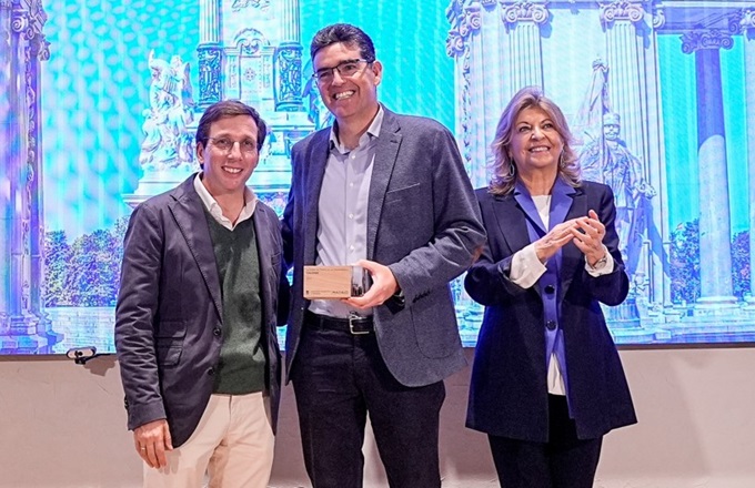 José Luis Martínez-Almeida, alcalde de Madrid, Jorge Ferrer, vicepresidente sénior de ingeniería en Celonis, y Engracia Hidalgo, delegada de economía, innovación y hacienda del Ayuntamiento de Madrid.