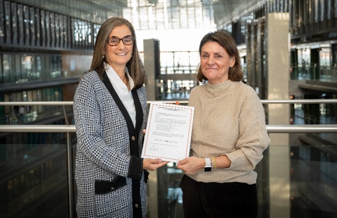María Malaxechevarría (izda.), directora general de Fundación Endesa y de Sostenibidad de Endesa, y Elena Jiménez de Muñana, responsable de Lealtad Instituciones