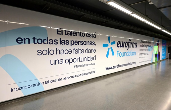 Eurofirms Foundation y TMB inauguran un mural en el metro de Barcelona para visibilizar la inclusión laboral de la discapacidad