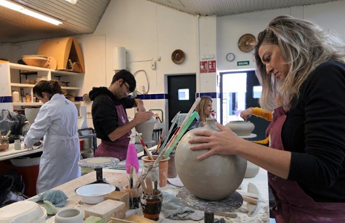 Artesanía en una de las escuelas del Servicio Andaluz de Empleo (SAE). ©Junta de Andalucía