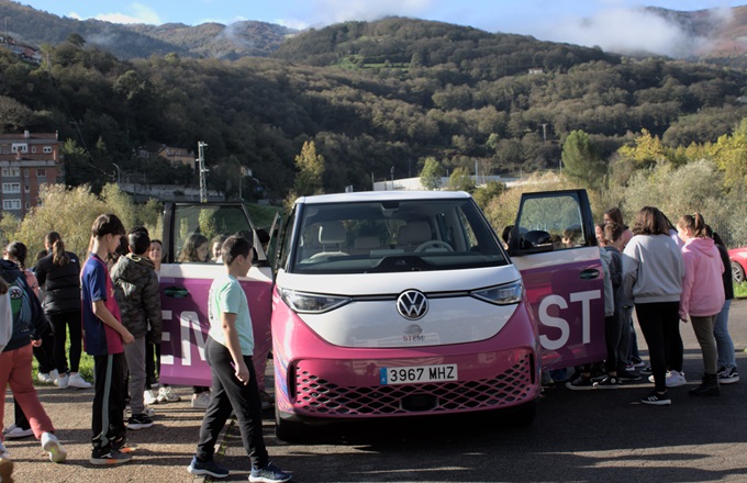 El primer STEM Tour llegó a un millar de estudiantes para fomentar vocaciones científicas y técnicas